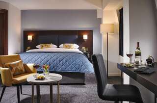 Отель Temple Bar Hotel Дублин Представительский номер с кроватью размера «king-size»-1